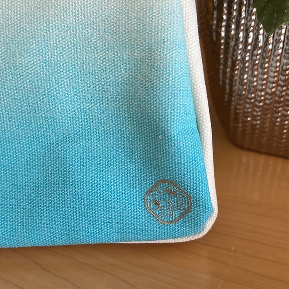 Shiseido make up bag 🐬 - Picture 2 of 5